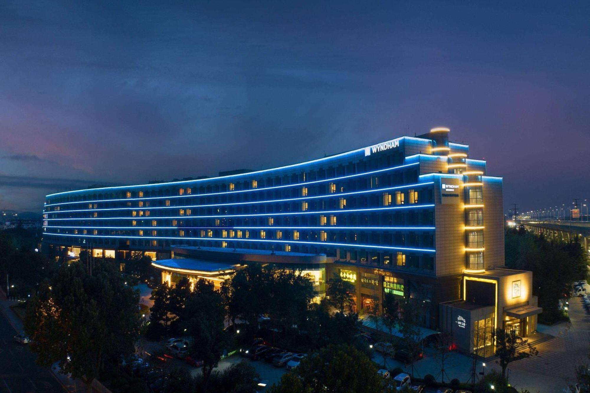 Wyndham Qingdao Hotel Exterior photo